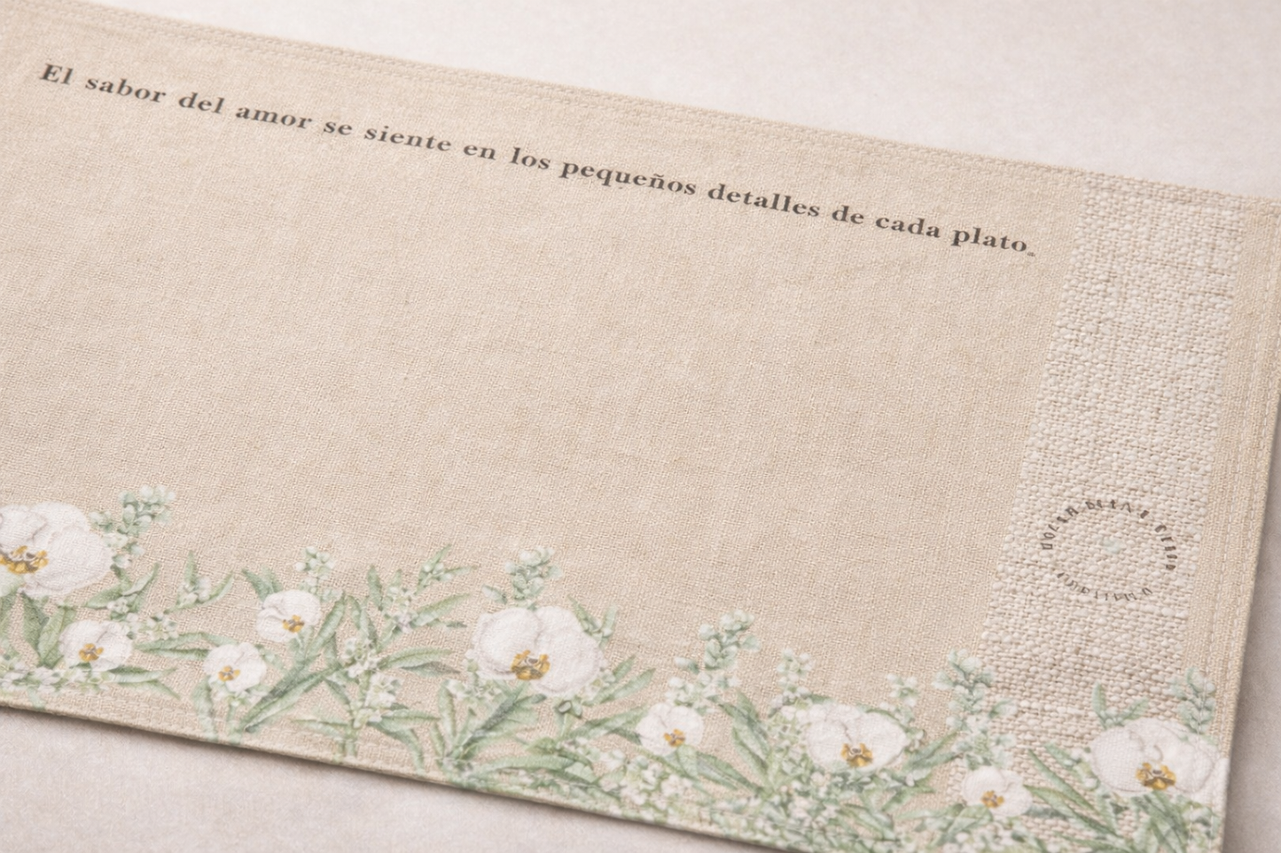 The mindful table - flores blancas